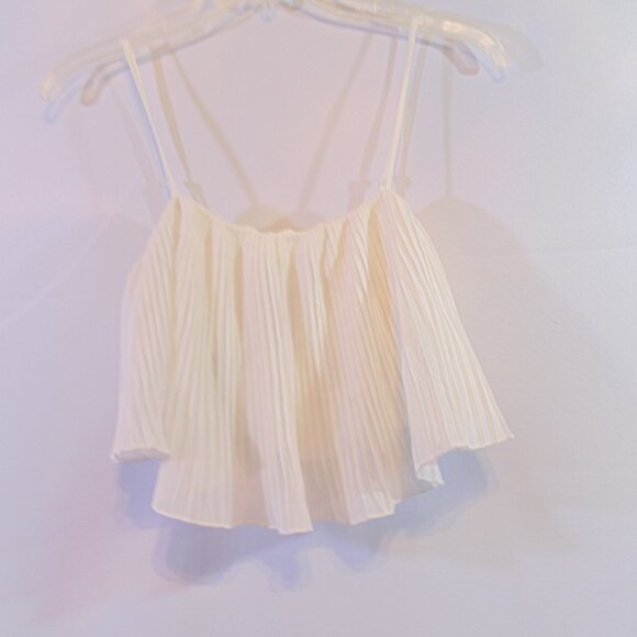 Princess Polly Tops - Princess Polly Women's White Pleated Crop Top with Spaghetti Straps Size 4